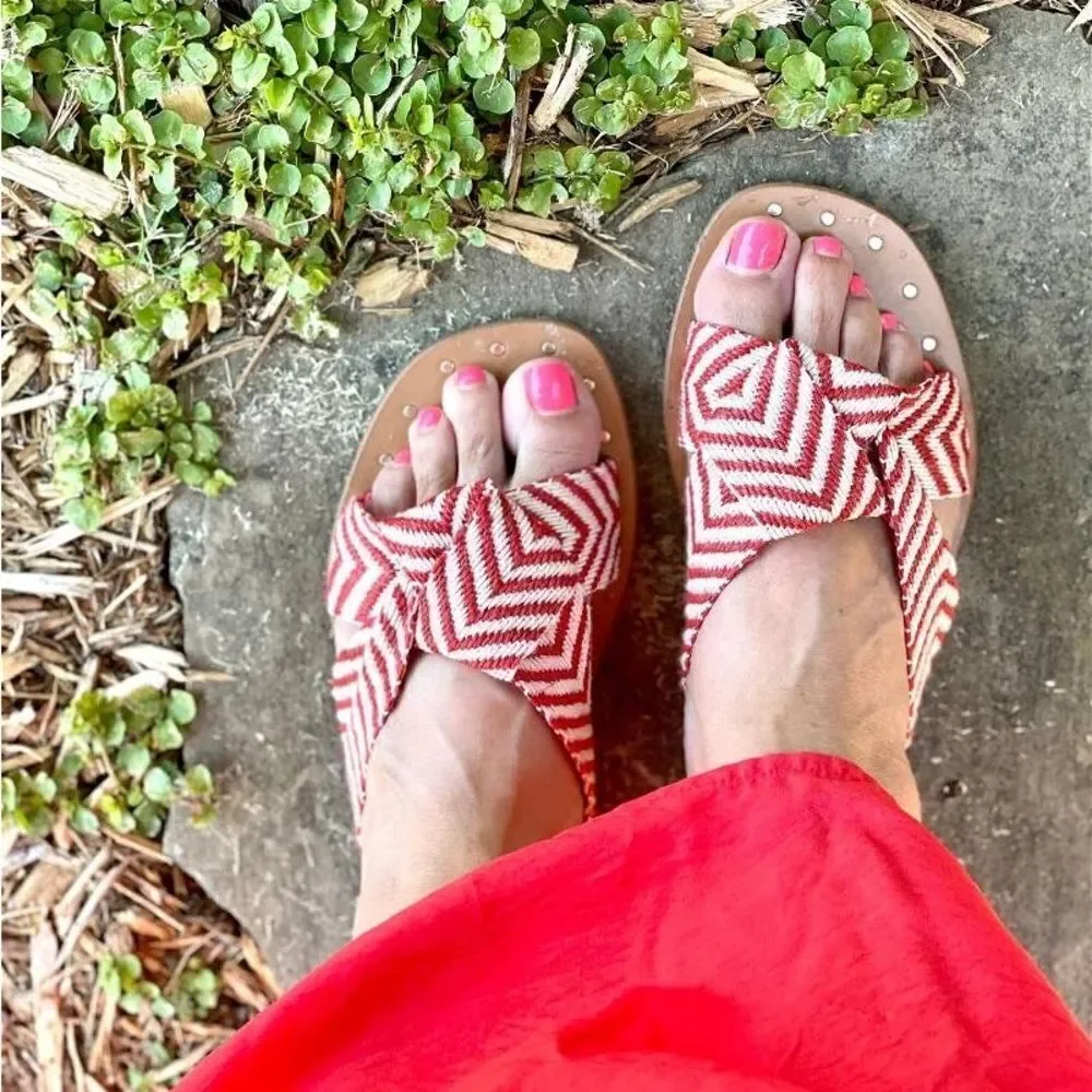 Woman’s Universal Thread Louise Chevron Print Knotted Slide Sandal Tan/Red 9.5